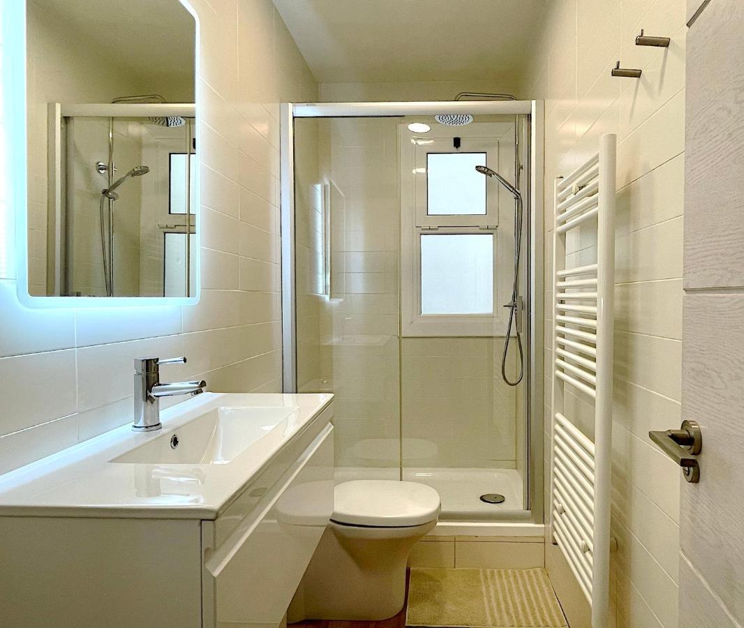 Abbott Apartment - 1 Min From The Beach - 100M2 - Sleeps 8 Sitges Exteriér fotografie